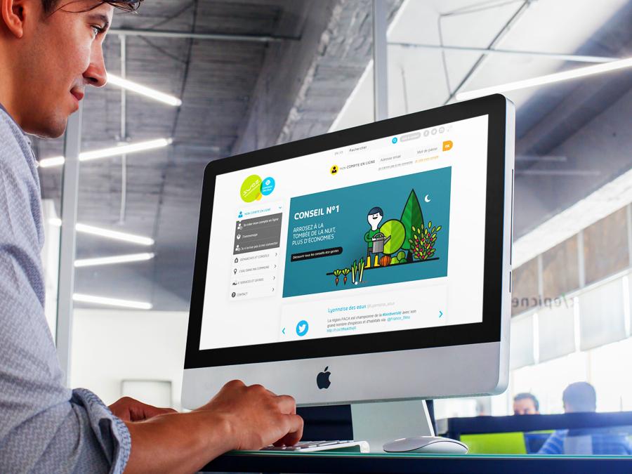 Un utilisateur consulte les pages de conseils sur la consommation de l'eau depuis l'application "Tout sur mon eau" sur ordinateur.