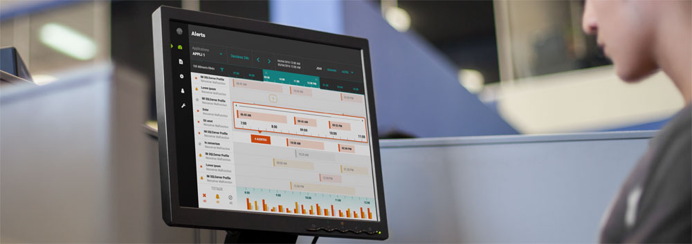 Un utilisateur surveille le fonctionnement d'un serveur avec la nouvelle application Neotys conçue avec Usabilis.