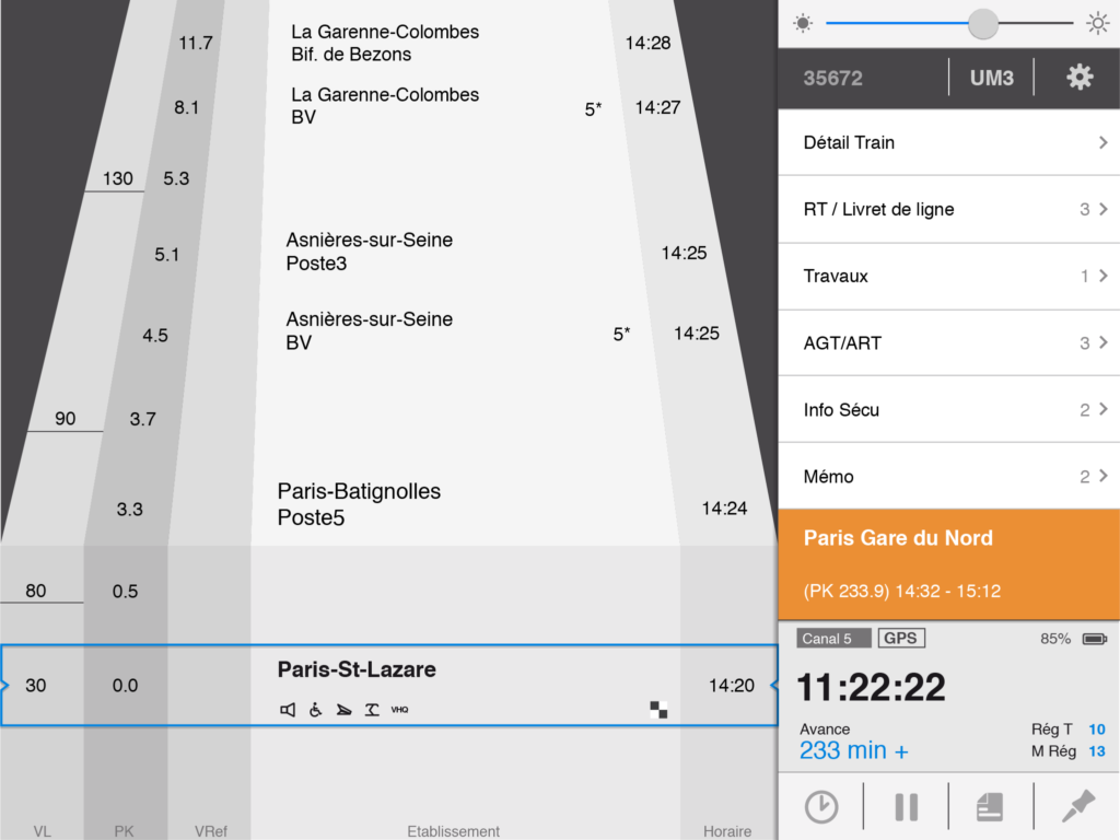 L'écran principal de l'application Sirius montre les différentes étapes du trajet du train, les horaires et le menu de navigation dans la documentation.