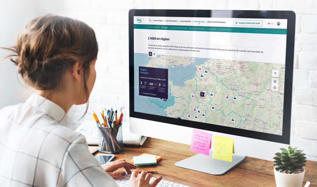 Un utilisateur navigue sur le site de l'Autorité de Sûreté Nucléaire (ASN) conçu avec Usabilis.